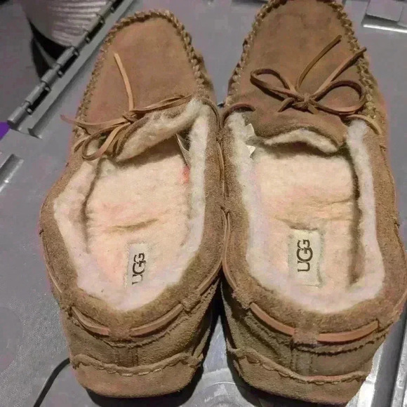 Ugg slippers - Picture 3 of 5
